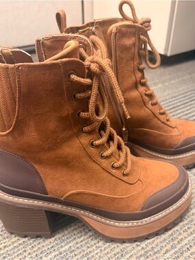 Women’s Tan Suede Lace-Up Suede Boots